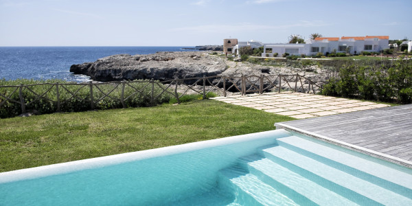Comprar / Vender Casas Unifamiliares y Chalets en Badalona · con Piscina